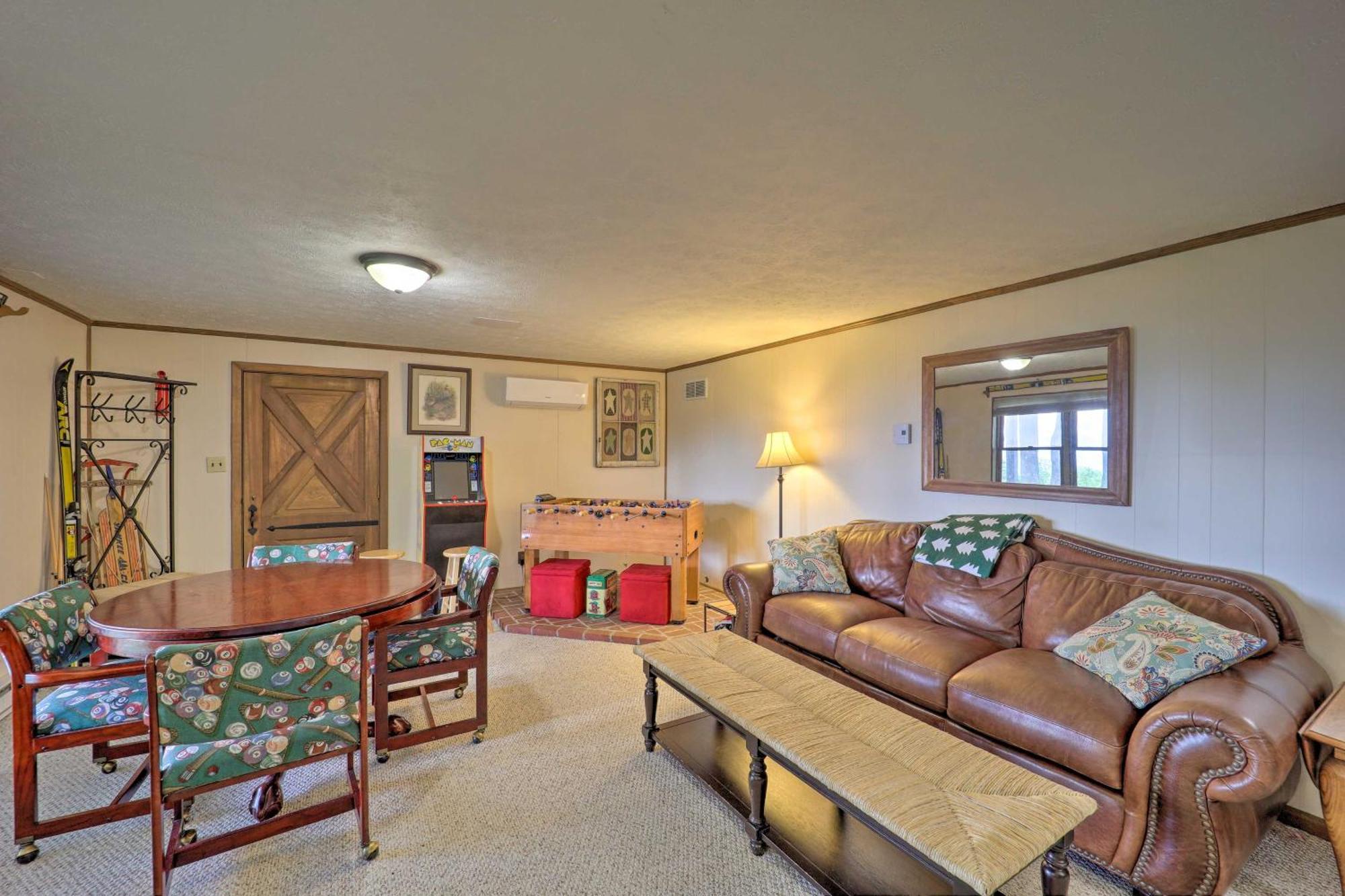 Beech Mountain Cabin Retreat With Hot Tub And Views! 외부 사진